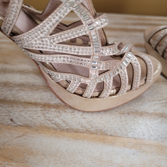 Vince Camuto "Special Event" heels. - Picture 4 of 12